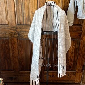 Steve Madden Gray Knit Scarf